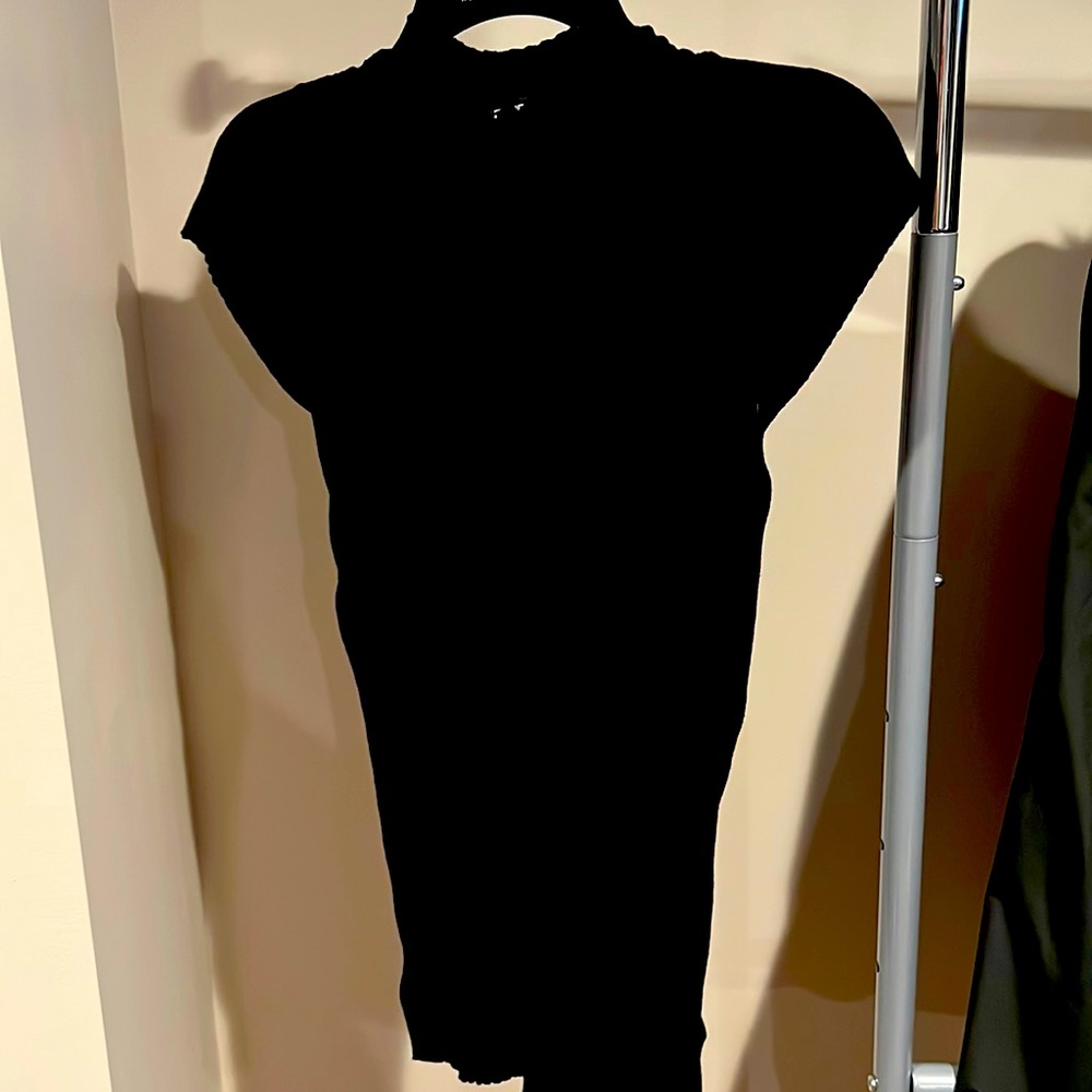 Short sleeve sweater